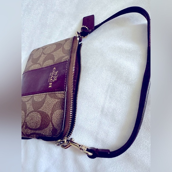 Coach Signature Leather Corner Zip Khaki Cherry Wristlet - Picture 15 of 16